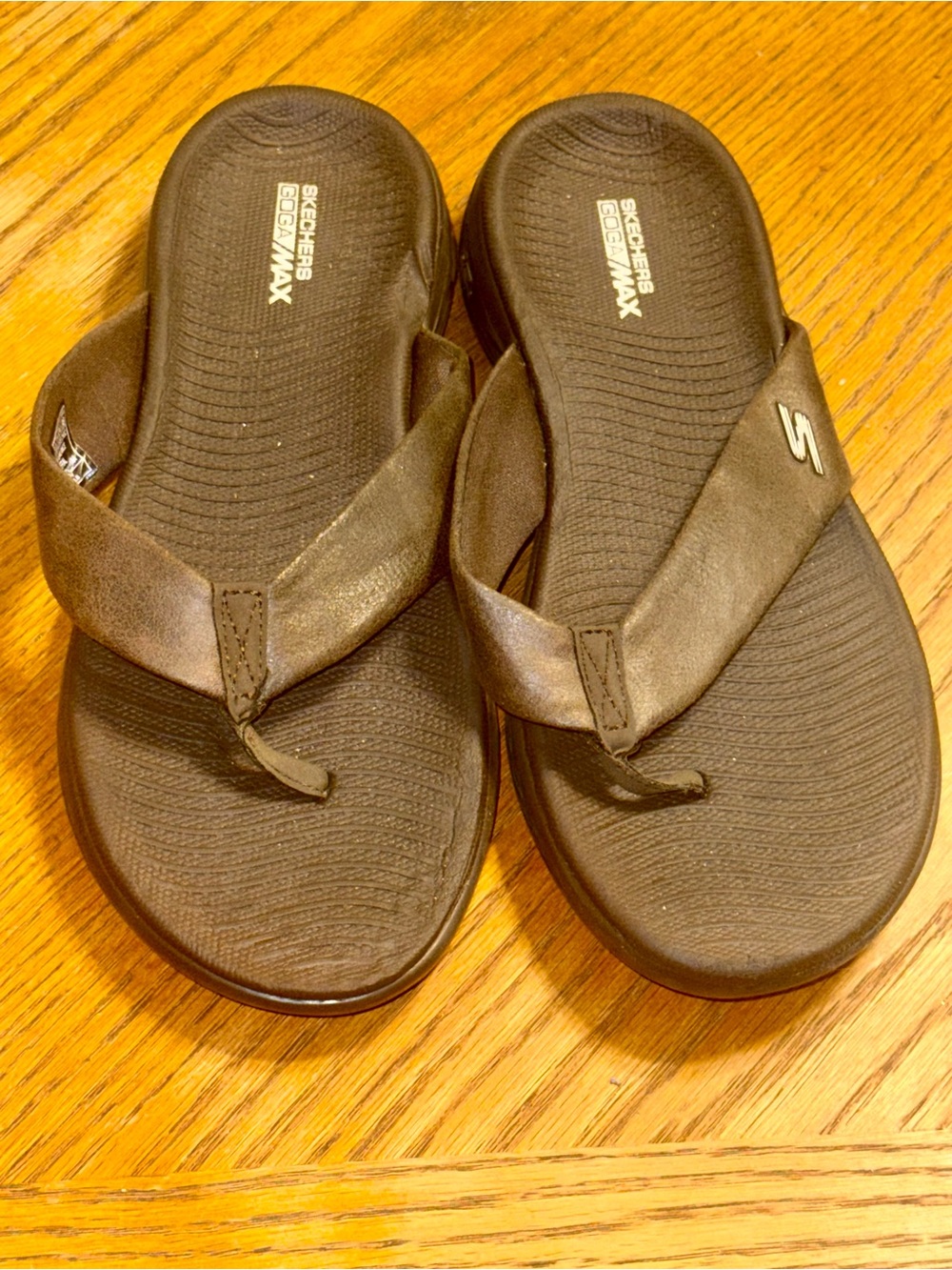 Skechers GOwalk Max Black Flip Flop Sandals | Cushioned Comfort Thong Sandals |